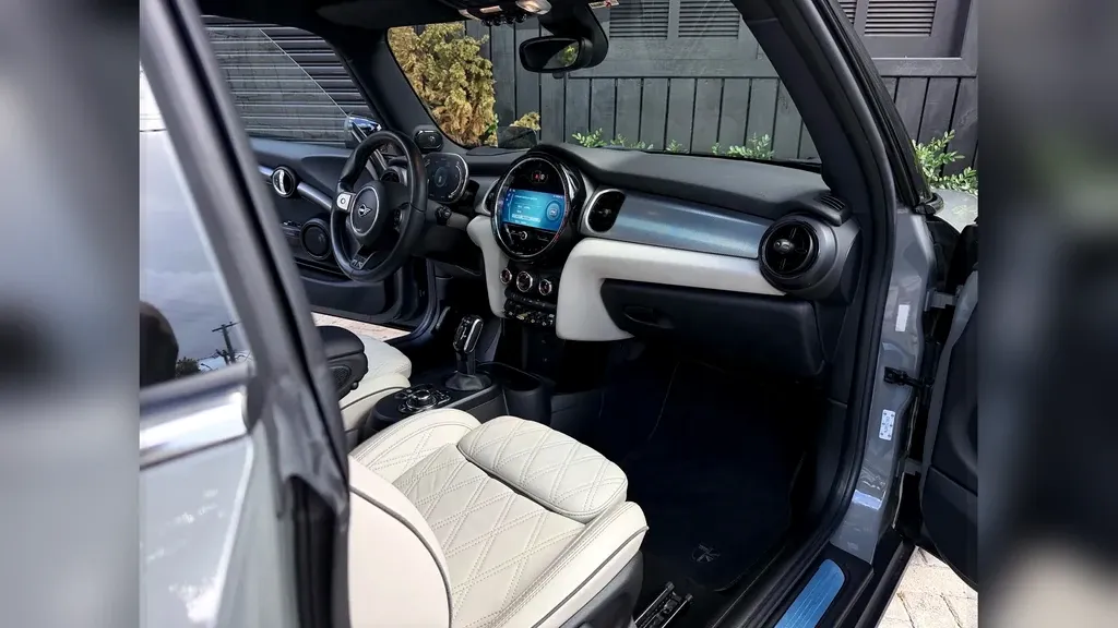 Mini Cooper SE - Imagem 13