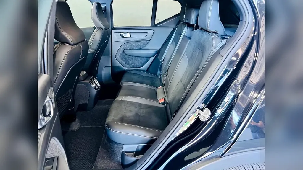 Volvo EX40 - Imagem 6