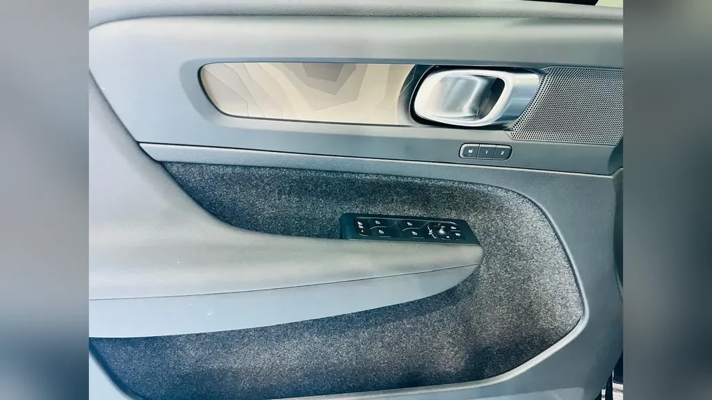 Volvo EX40 - Imagem 8