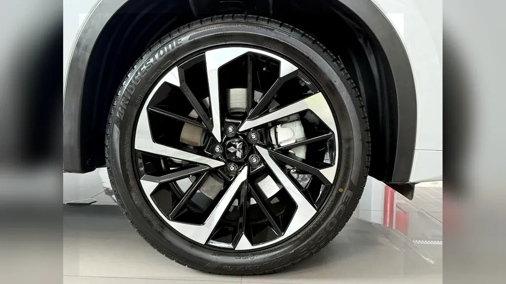 Mitsubishi Outlander - Imagem 8