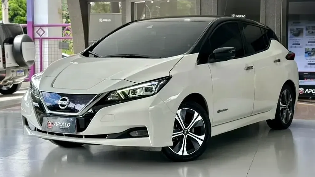 Foto de um nissan leaf