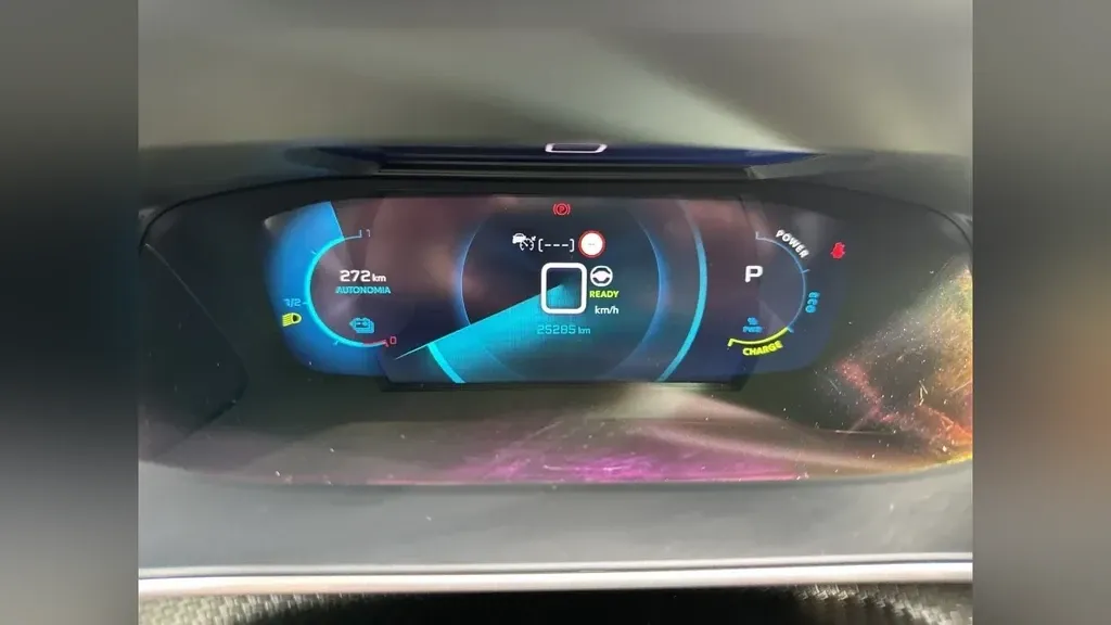 Peugeot E-2008 - Imagem 11