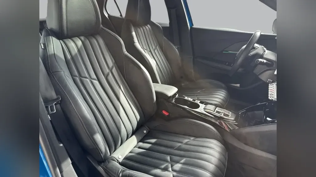 Peugeot E-2008 - Imagem 13