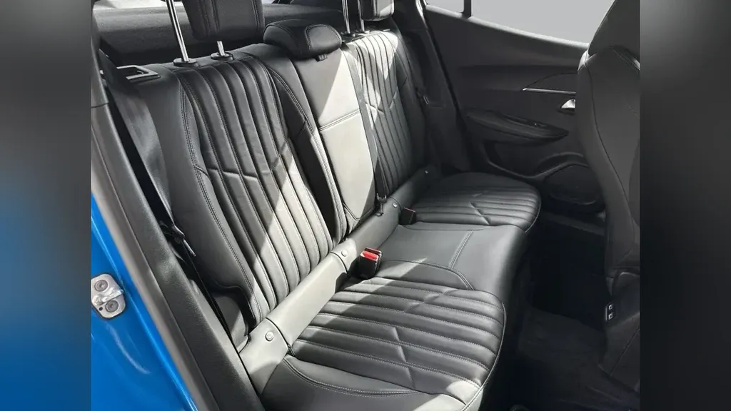 Peugeot E-2008 - Imagem 14