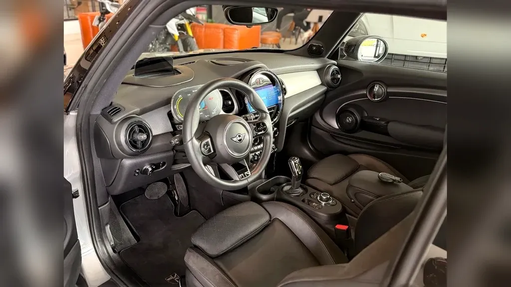 Mini Cooper SE - Imagem 13