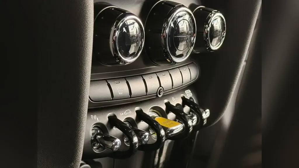 Mini Cooper SE - Imagem 15