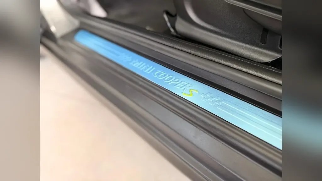 Mini Cooper SE - Imagem 17