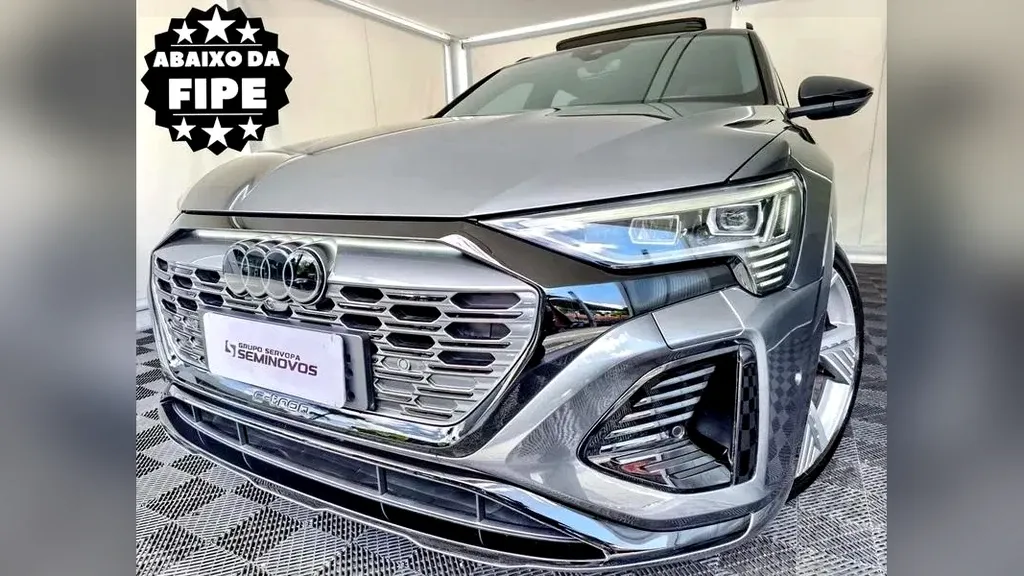 Foto de um audi q8 e-tron