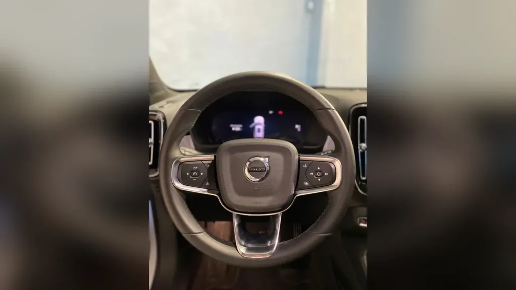 Volvo XC40 Recharge - Imagem 8