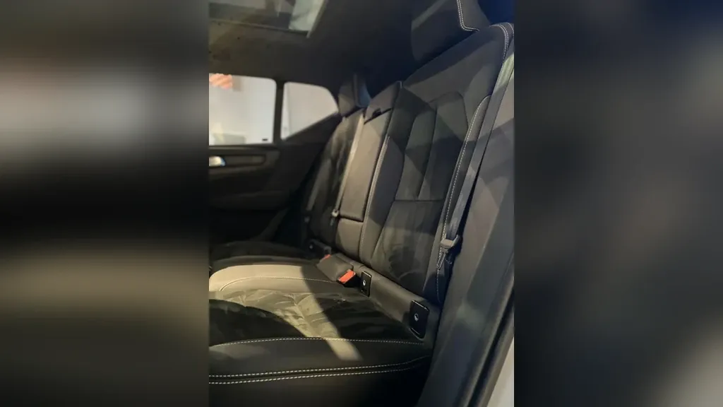 Volvo XC40 Recharge - Imagem 12