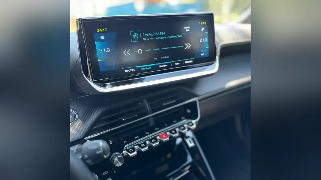 Peugeot E-2008 - Imagem 8