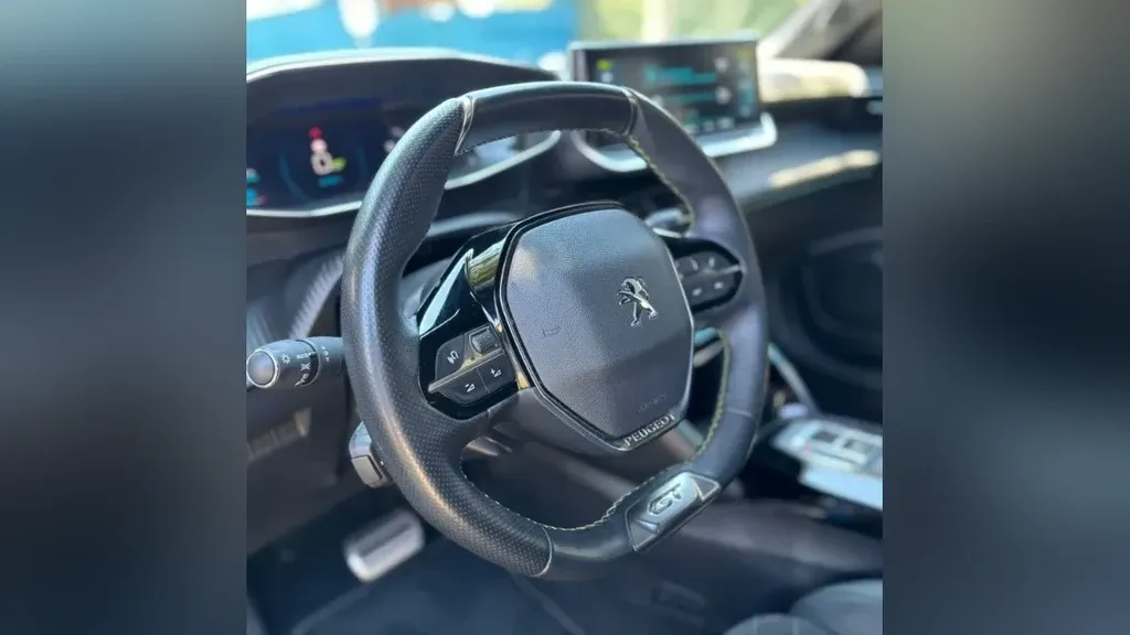 Peugeot E-2008 - Imagem 12