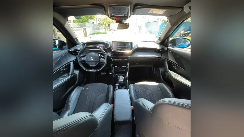 Peugeot E-2008 - Imagem 13