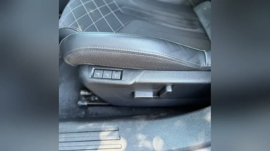 Peugeot E-2008 - Imagem 15