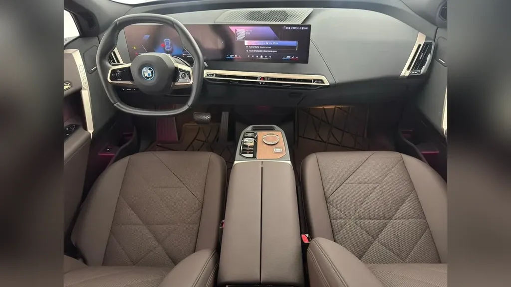 BMW Ix - Imagem 7