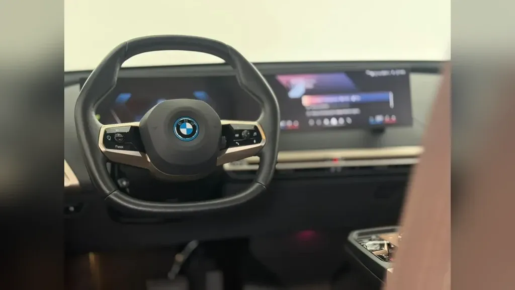 BMW Ix - Imagem 9