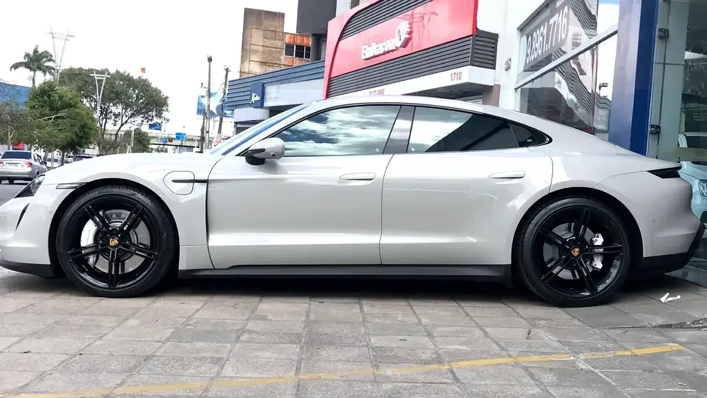 Porsche Taycan - Imagem 4