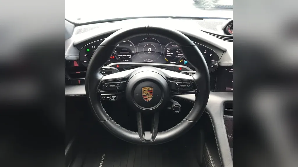 Porsche Taycan - Imagem 11