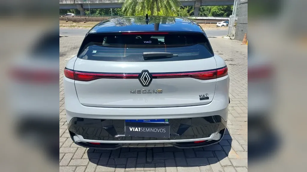 Renault Megane E-tech Electric - Imagem 16