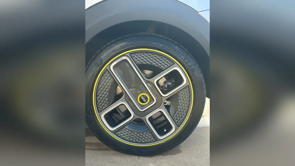 Mini Cooper SE - Imagem 7