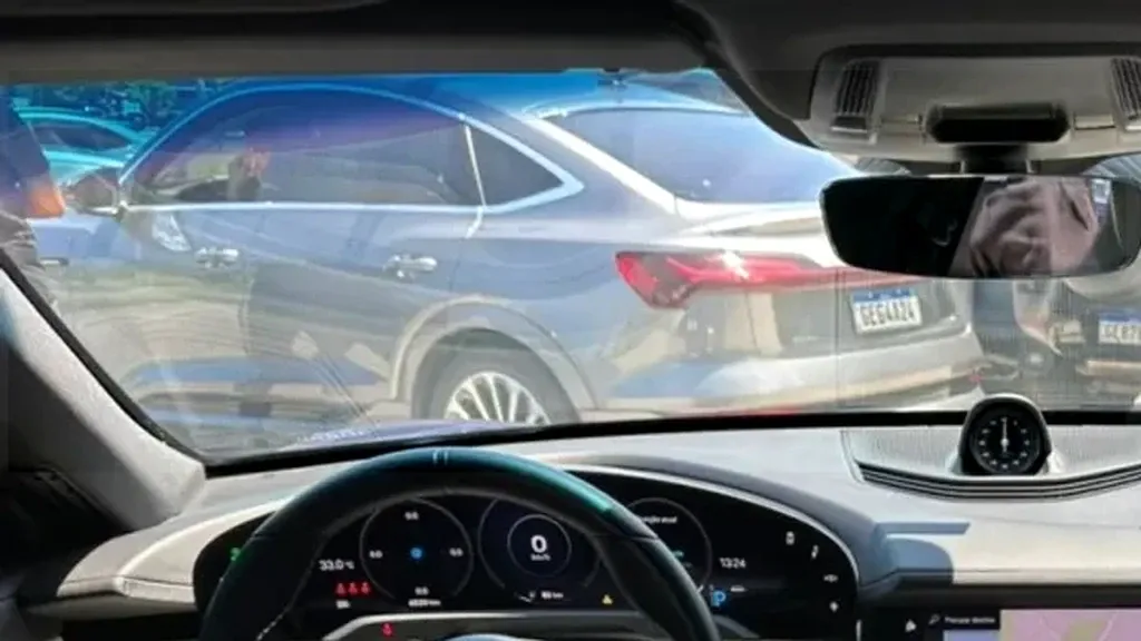 Porsche Taycan - Imagem 10