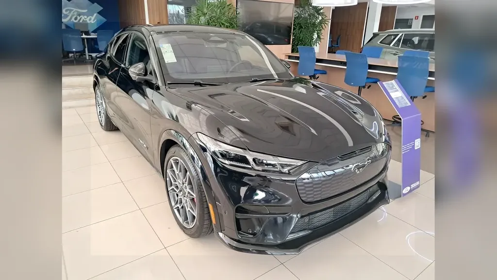 Foto de um ford mustang mach-e