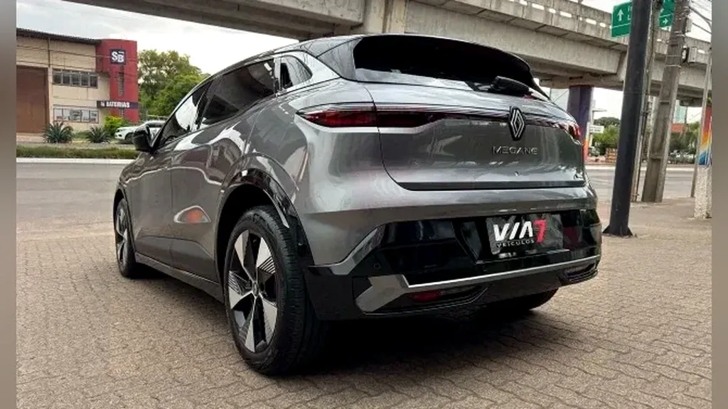 Renault Megane E-tech Electric - Imagem 8