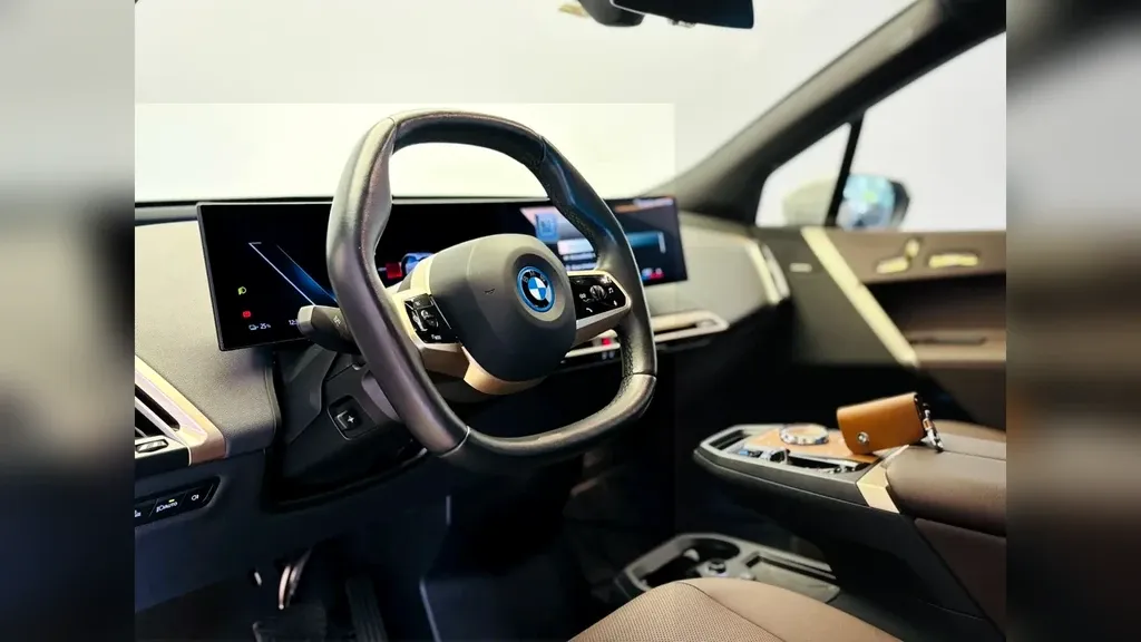 BMW Ix - Imagem 6