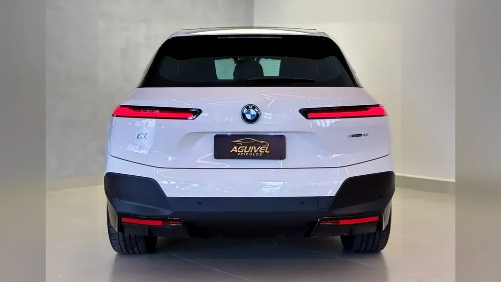 BMW Ix - Imagem 8