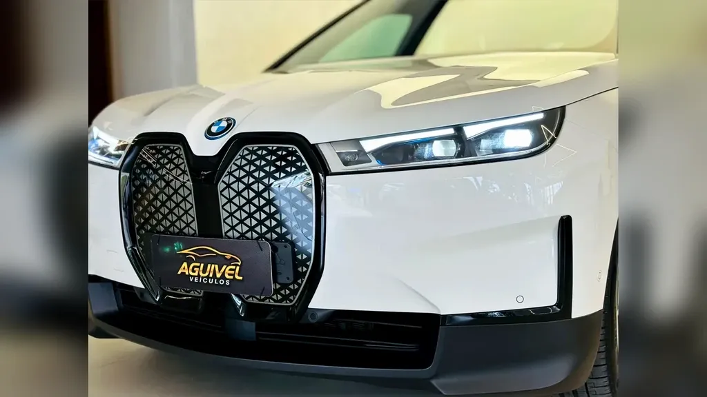 BMW Ix - Imagem 12