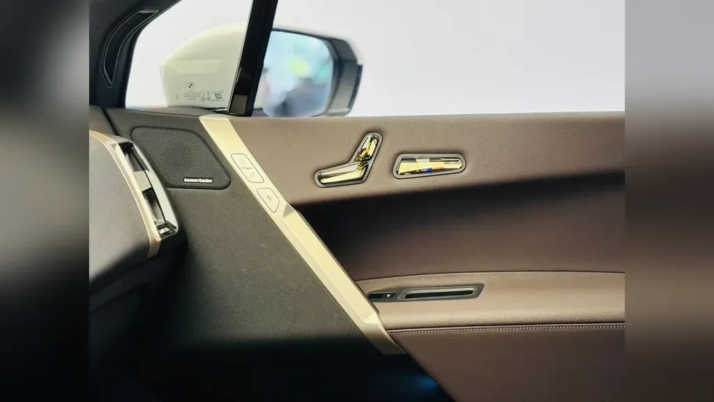 BMW Ix - Imagem 13