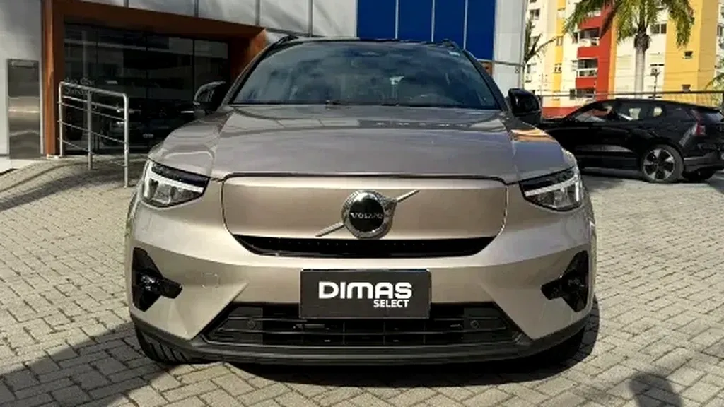 Foto de um volvo xc40 recharge
