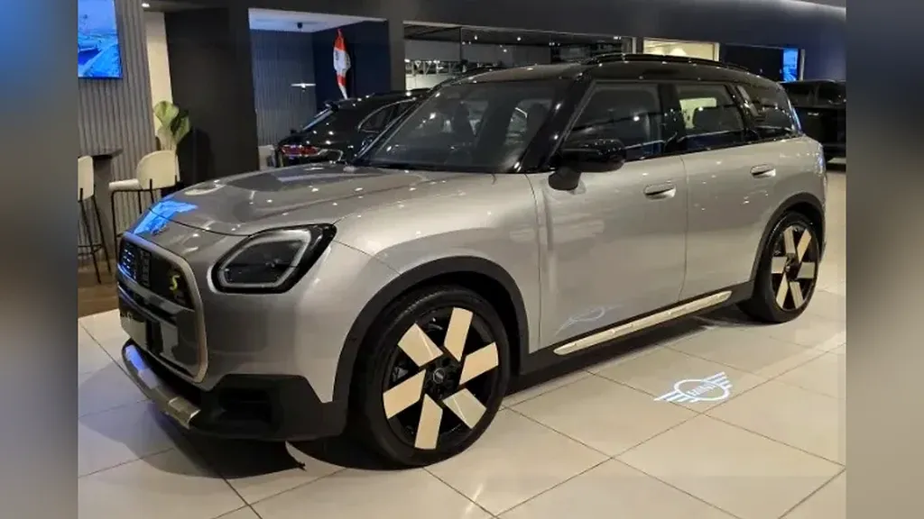 Foto de um mini countryman se all4