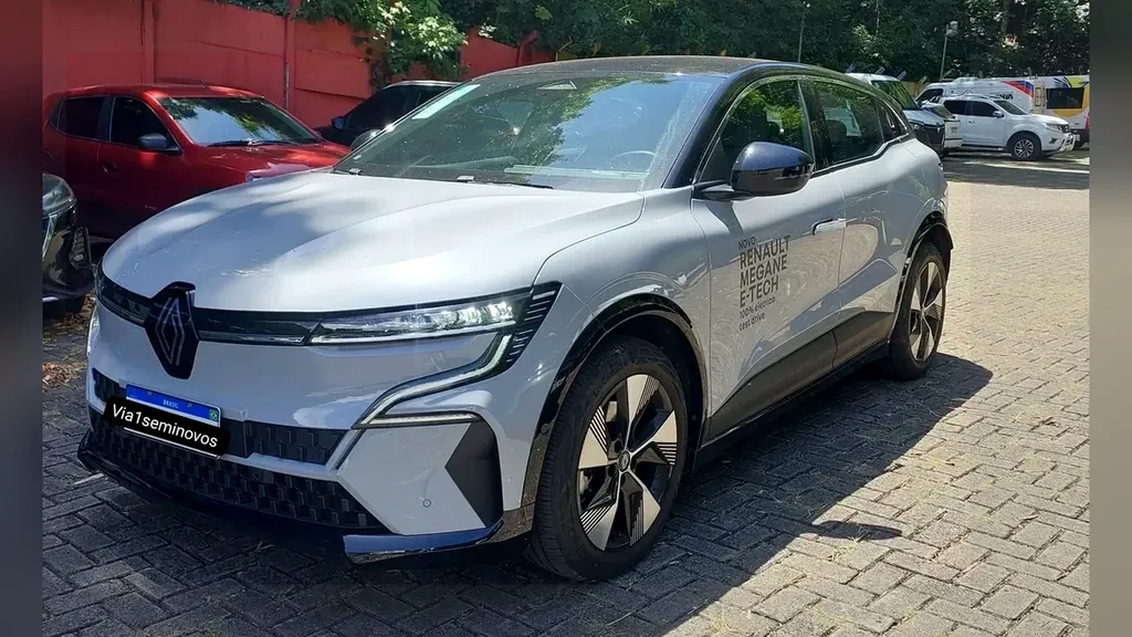 Foto de um renault megane e-tech electric