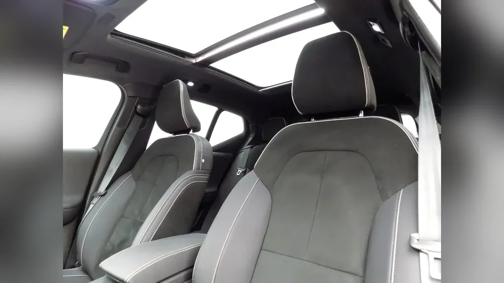 Volvo XC40 Recharge - Imagem 7