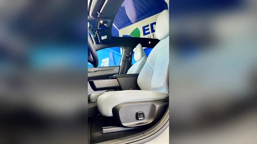 Volvo EX30 - Imagem 12