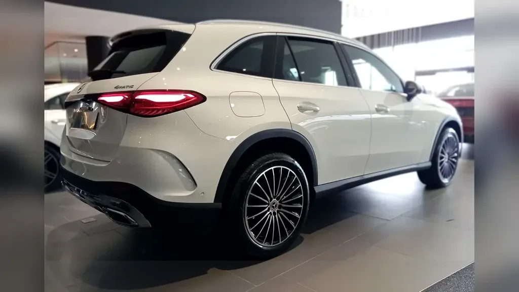 Mercedes Glc 300e - Imagem 9