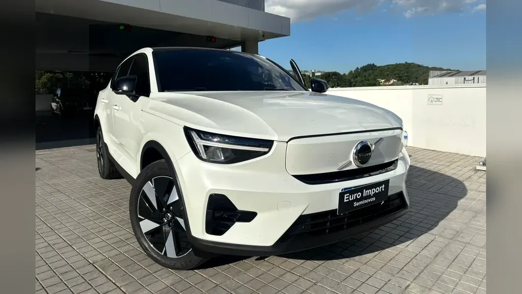 Foto de um volvo c40 recharge