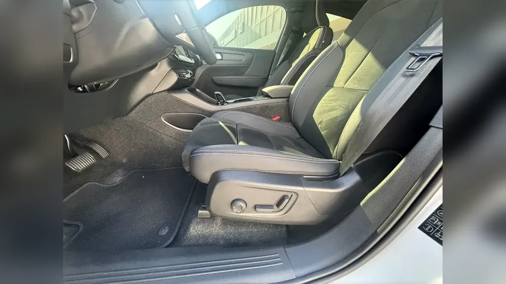 Volvo C40 Recharge - Imagem 10