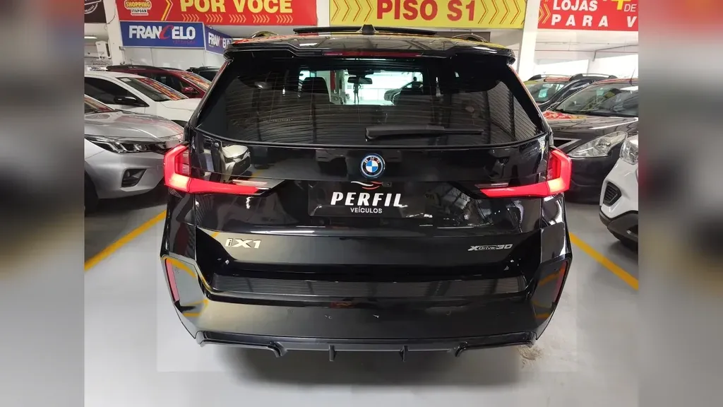BMW IX1 - Imagem 13