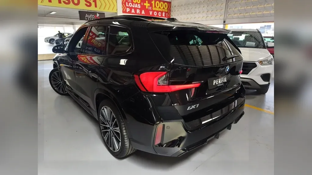 BMW IX1 - Imagem 14