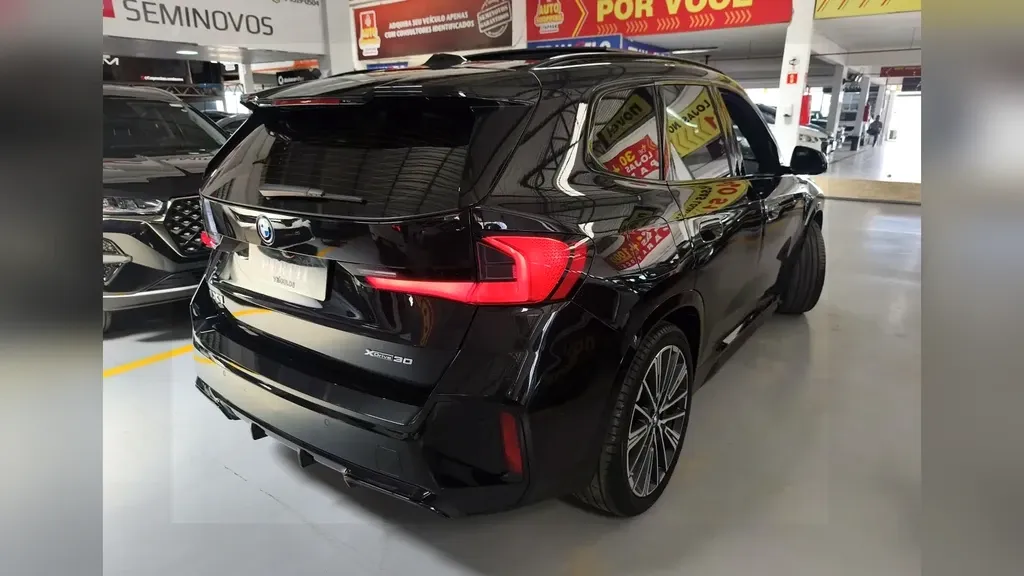 BMW IX1 - Imagem 15