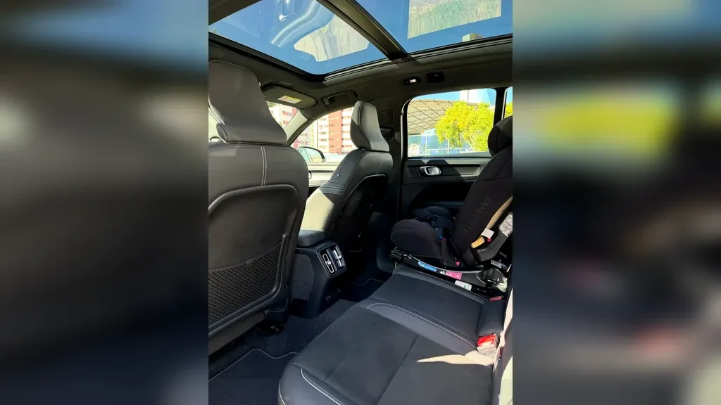 Volvo XC40 Recharge - Imagem 7