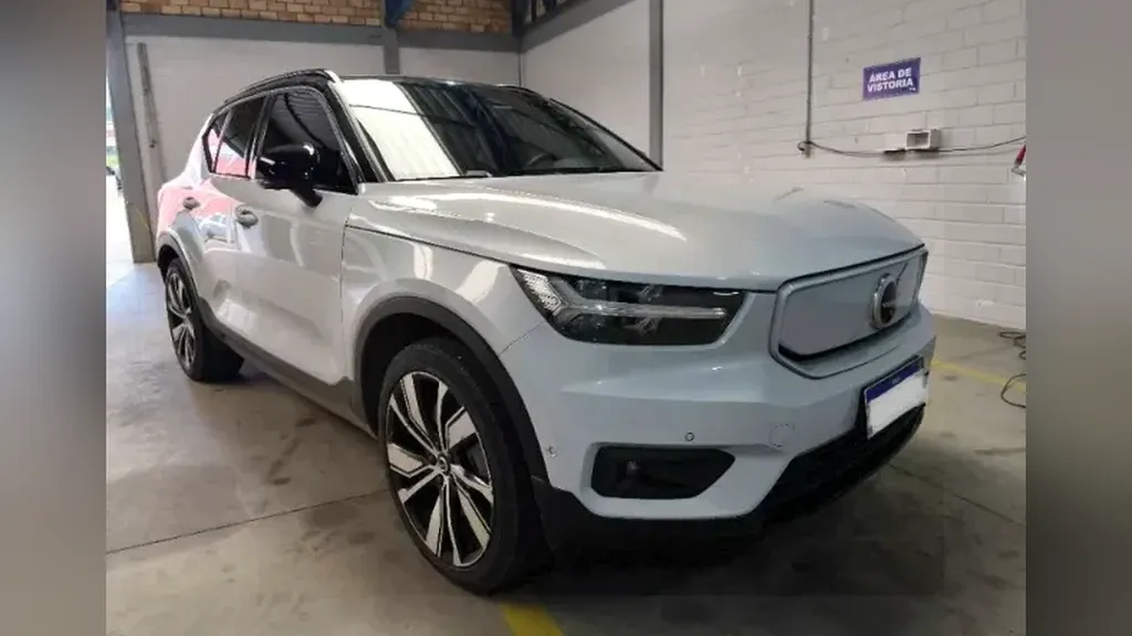 Foto de um volvo xc40 recharge