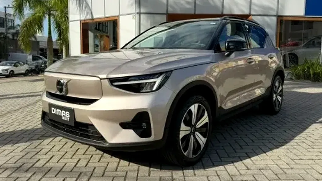 Foto de um volvo xc40 recharge