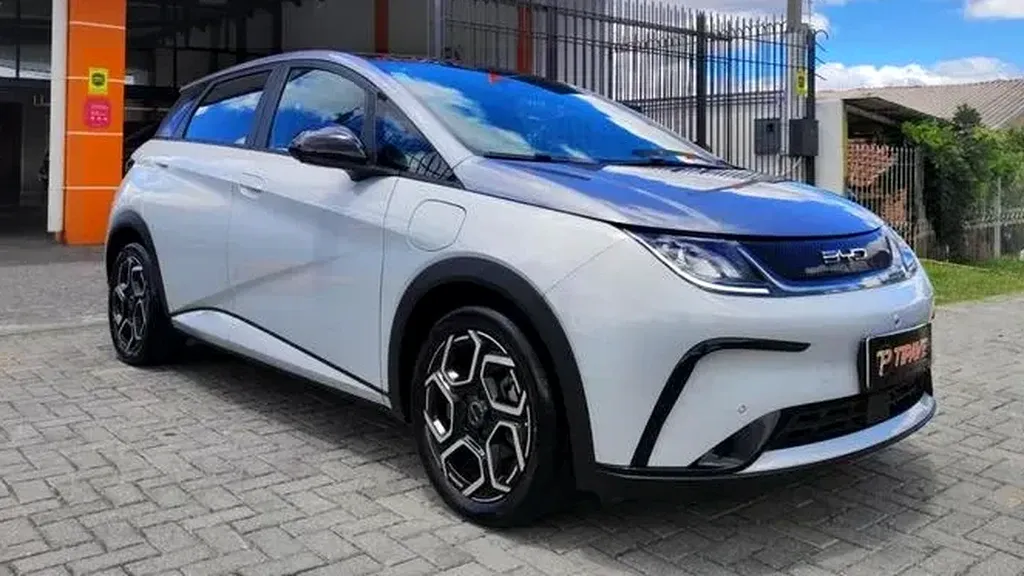 Foto de um byd dolphin plus