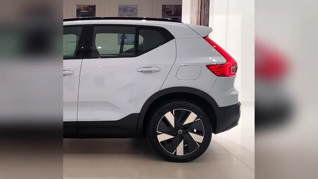 Volvo EX40 - Imagem 5