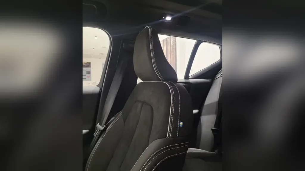 Volvo EX40 - Imagem 8