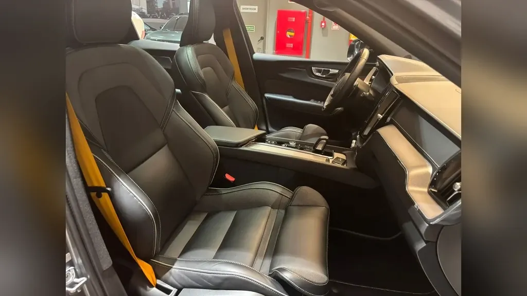 Volvo Xc60 Recharge Plug-in Hybrid - Imagem 9