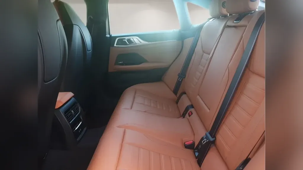 BMW I4 M50 - Imagem 11